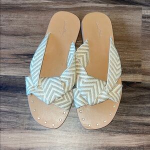Universal Thread Louise chevron print knotted slide sandals in tan fabric.